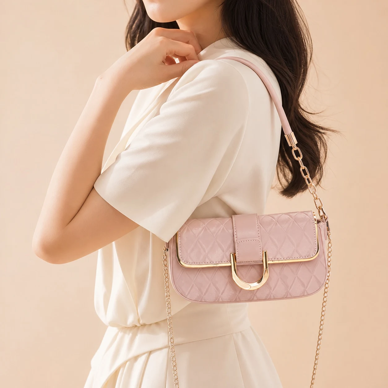 Pink quilted chain bag shoulder styling